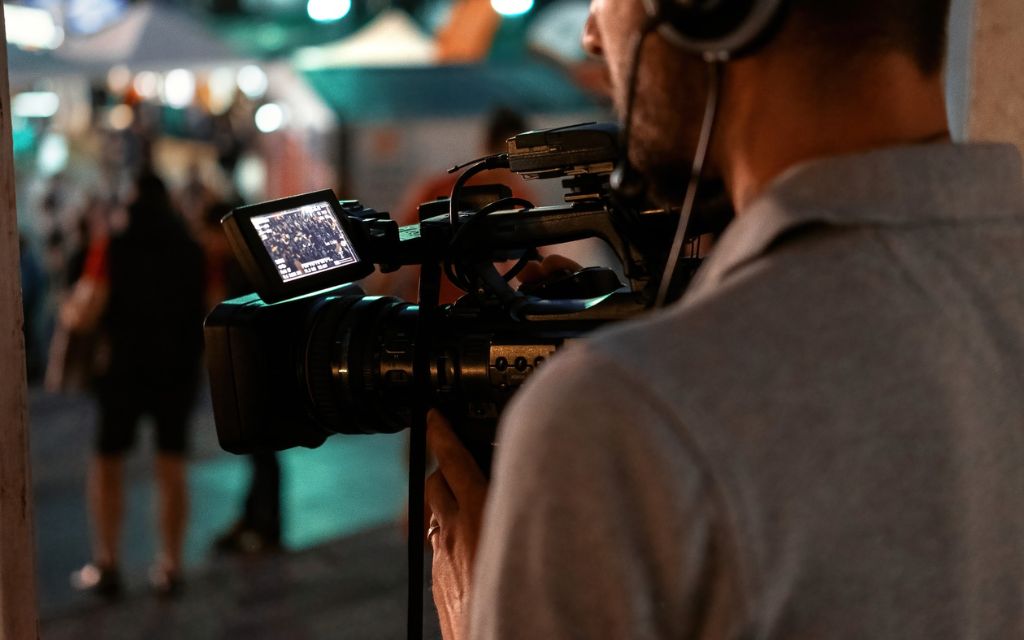 How to Become a Filmmaker: Step-by-Step Guide for Beginners